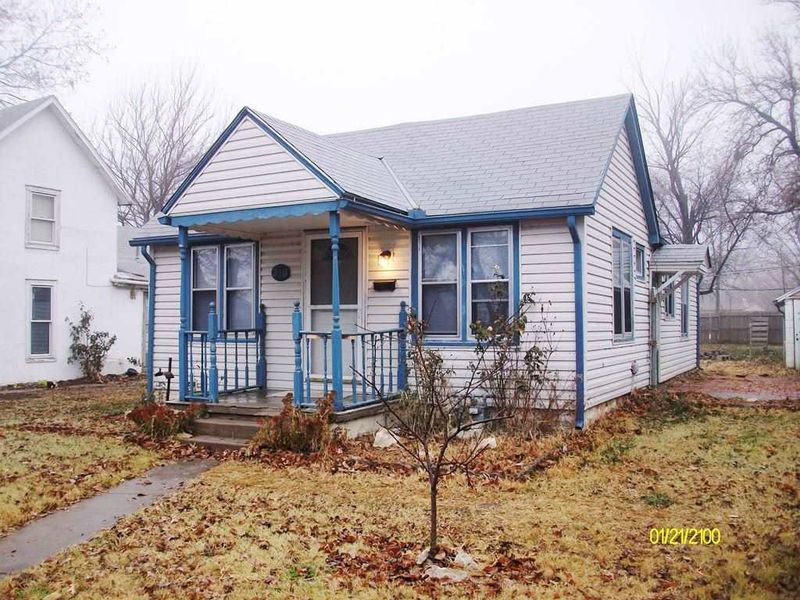 310 N 1st Ave, Mulvane, KS 67110