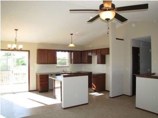 1707 S Lynnrae, Wichita, KS 67207