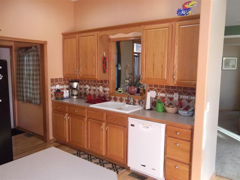 301 E Cedar Crest Rd, Rose Hill, KS 67133