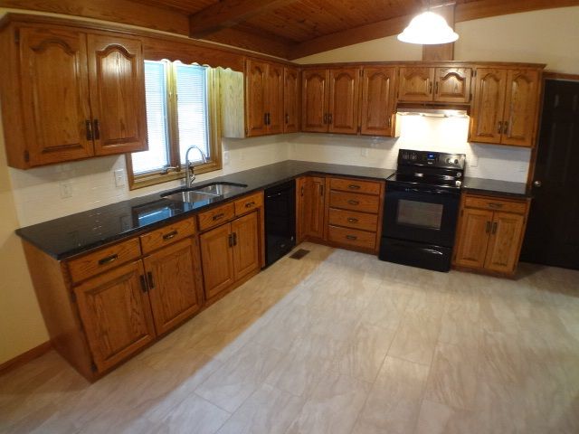 1544 E 119th St, Mulvane, KS 67110