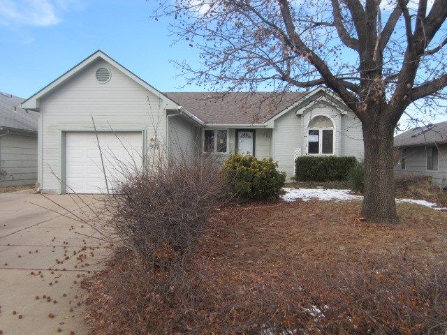922 E Idlewild Dr, Wichita, KS 67216