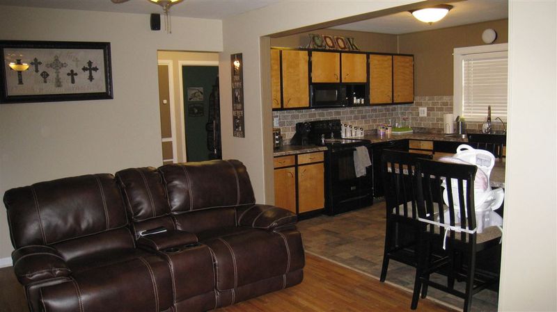439 E Pearl, Mulvane, KS 67110