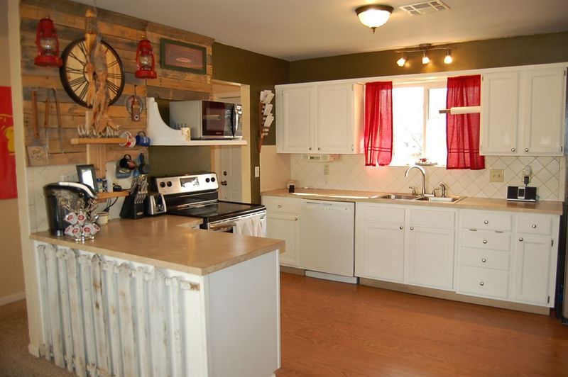 1021 N Mccaskey Dr, Rose Hill, KS 67133