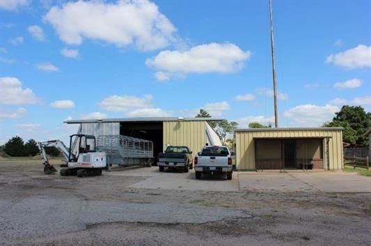 1903 N Maize Rd, Wichita, KS 67212