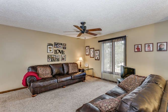 1407 E Oak Forest Rd, Derby, KS 67037