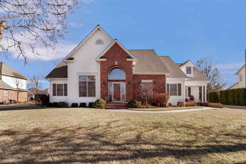 1028 N Post Oak Rd, Wichita, KS 67206