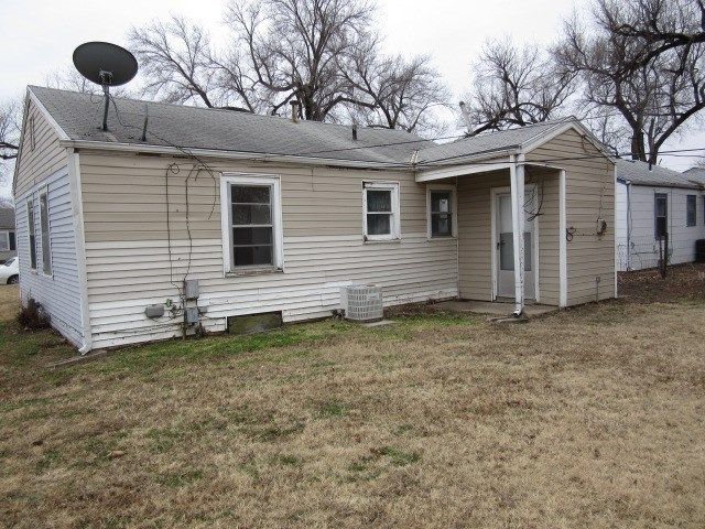 1746 E Mcfarland St, Wichita, KS 67219