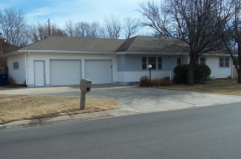 1112 Grandview Ave, Newton, KS 67114