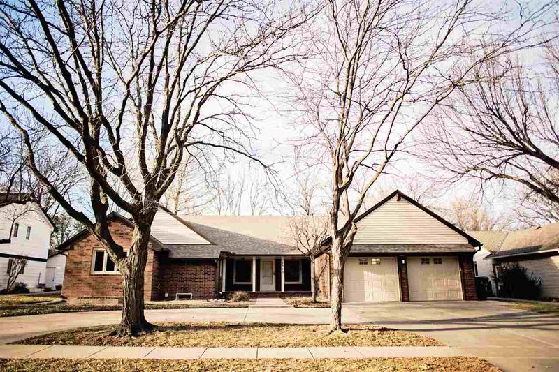 7510 E Norfolk Cir, Wichita, KS 67206