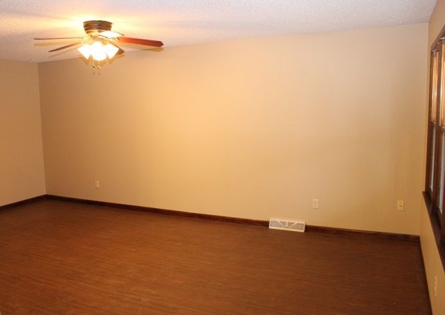 1221 N 1st Ave, Mulvane, KS 67110