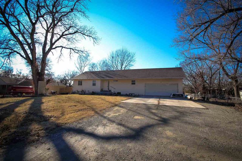 719 S Ruth Ave, Andover, KS 67002