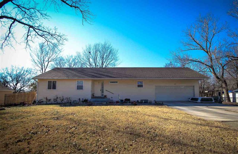 719 S Ruth Ave, Andover, KS 67002