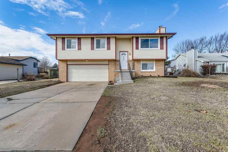2107 N Burr Hill Rd, Derby, KS 67037