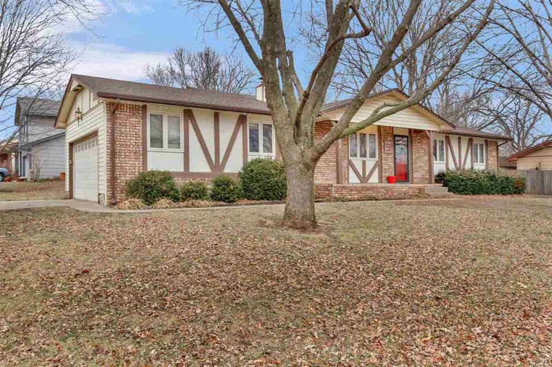 301 N Oak Forest Rd, Derby, KS 67037