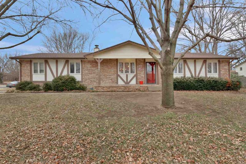 301 N Oak Forest Rd, Derby, KS 67037