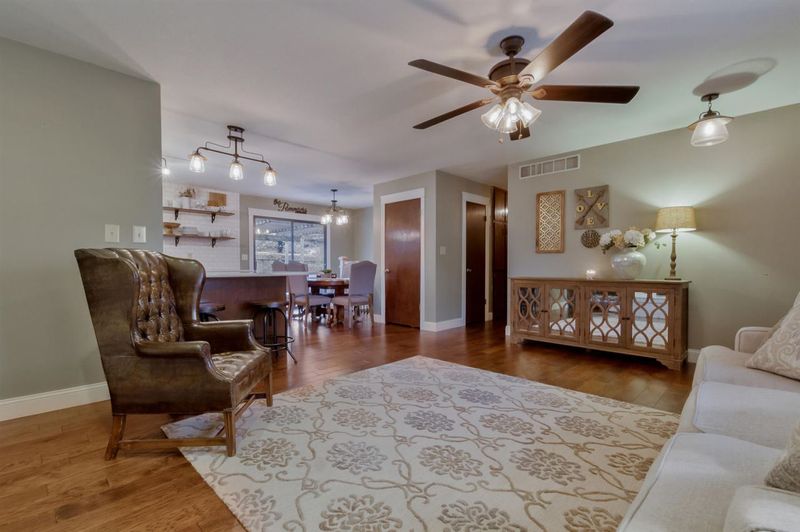 301 N Oak Forest Rd, Derby, KS 67037