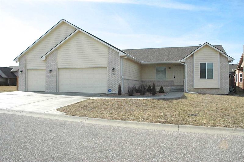2533 N Davin Cir, Wichita, KS 67226