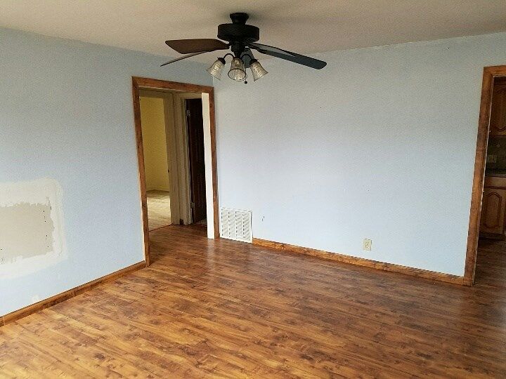 4905 E Gilbert St, Wichita, KS 67218