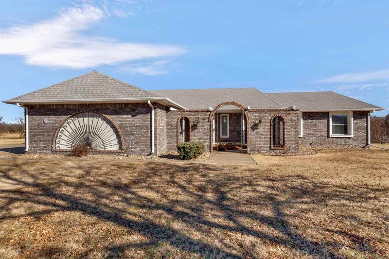 4 N High Point Rd, Valley Center, KS 67147