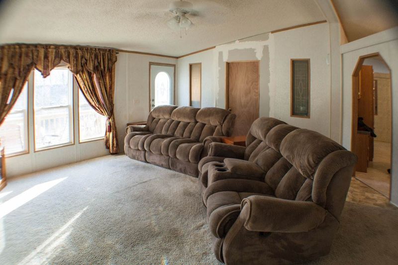 10907 SW River Valley Rd, Augusta, KS 67010