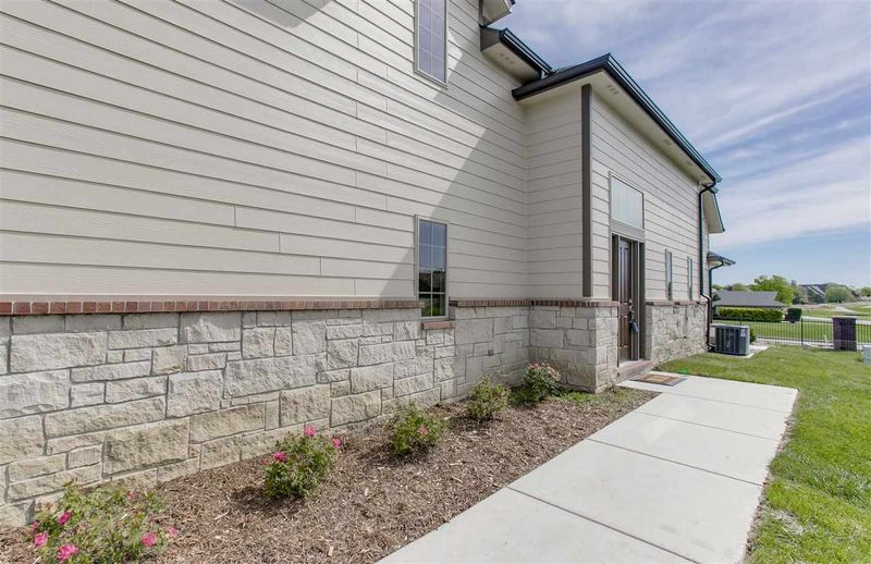 818 N Mccloud Unit 209, Andover, KS 67002