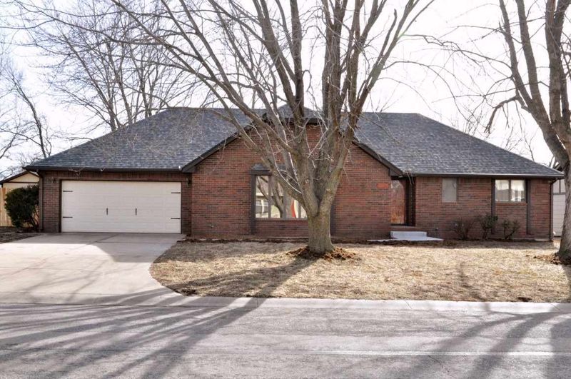 1401 E Cresthill Rd, Derby, KS 67037