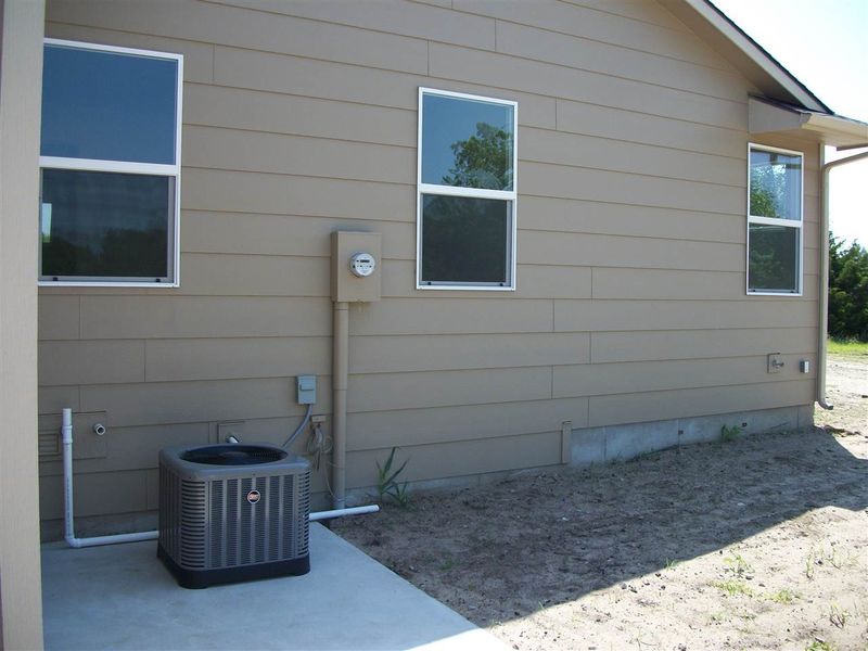 1275 E Berlin St, Haysville, KS 67060