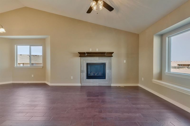 8485 E Chris St, Bel Aire, KS 67226
