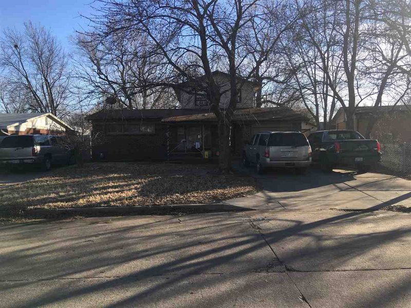 1107 E Alturas St, Wichita, KS 67216