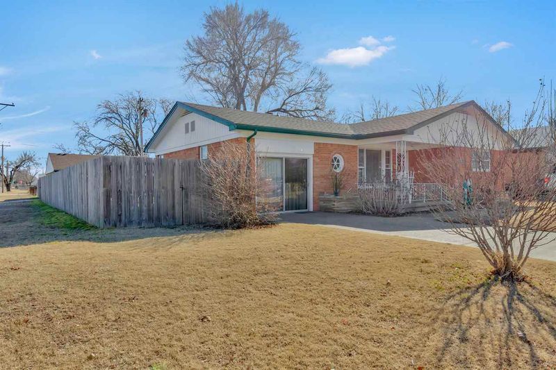 3402 S Seneca St, Wichita, KS 67217-2871
