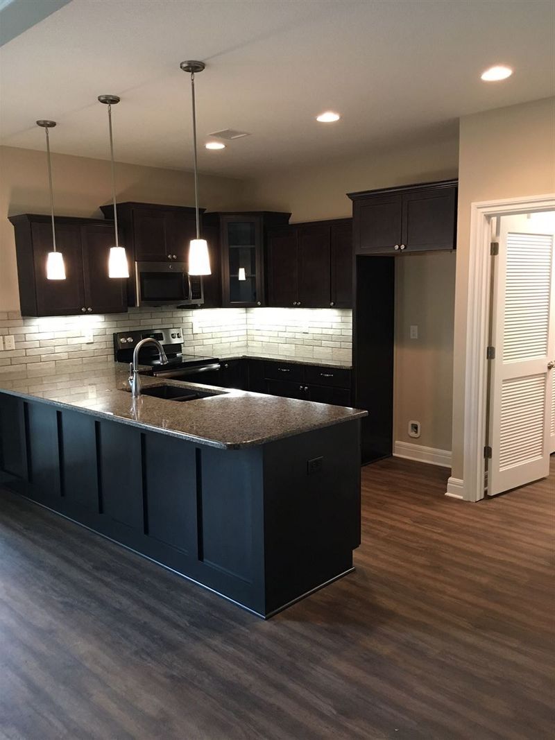 925 E Twisted Oak Rd, Derby, KS 67037