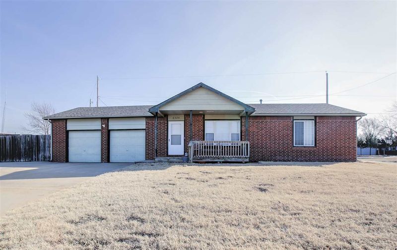 6520 S Seneca St, Haysville, KS 67217