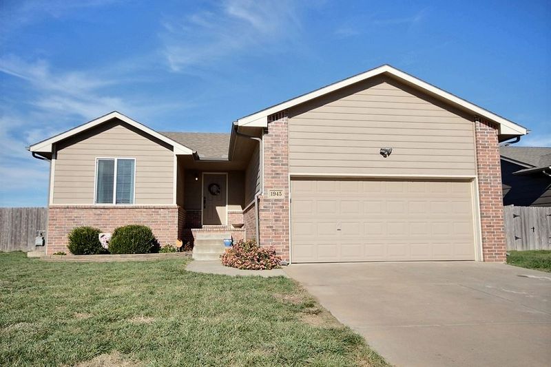 1945 N Mcrae Ct, Goddard, KS 67052