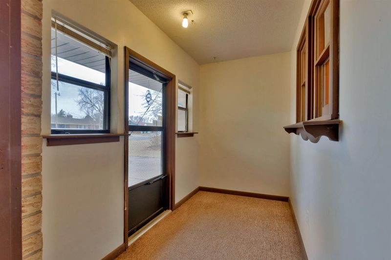 522 Riverdale Dr, Mulvane, KS 67110