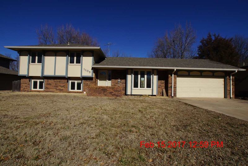 1105 E James St, Derby, KS 67037