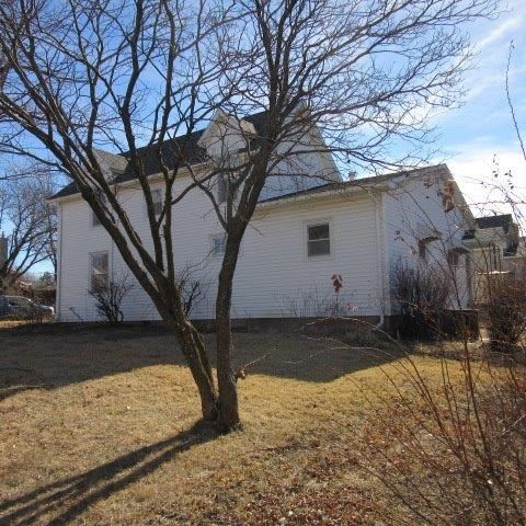 923 N Pine St, Newton, KS 67114
