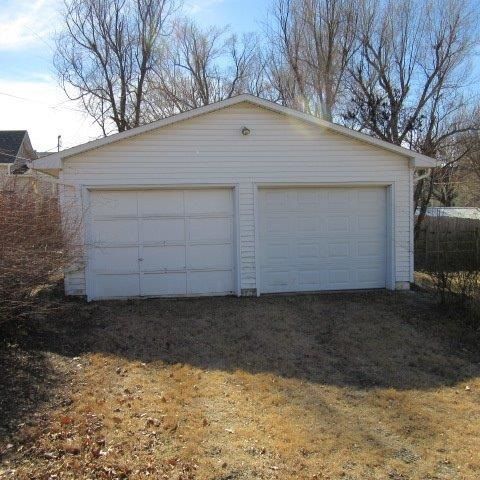 923 N Pine St, Newton, KS 67114