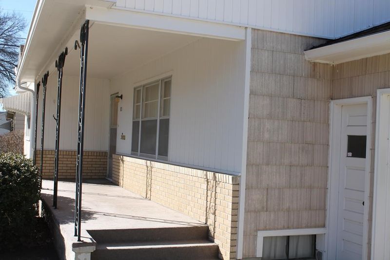 815 Blaine, Newton, KS 67114
