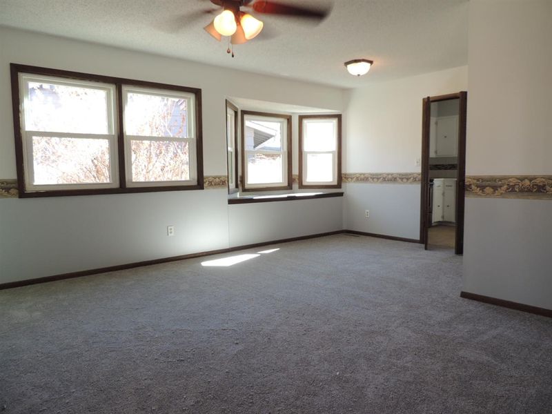 1213 N Joann Dr, Mulvane, KS 67110