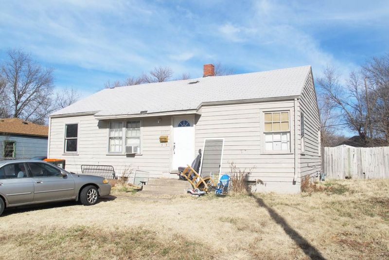 2626 E Mossman St, Wichita, KS 67214
