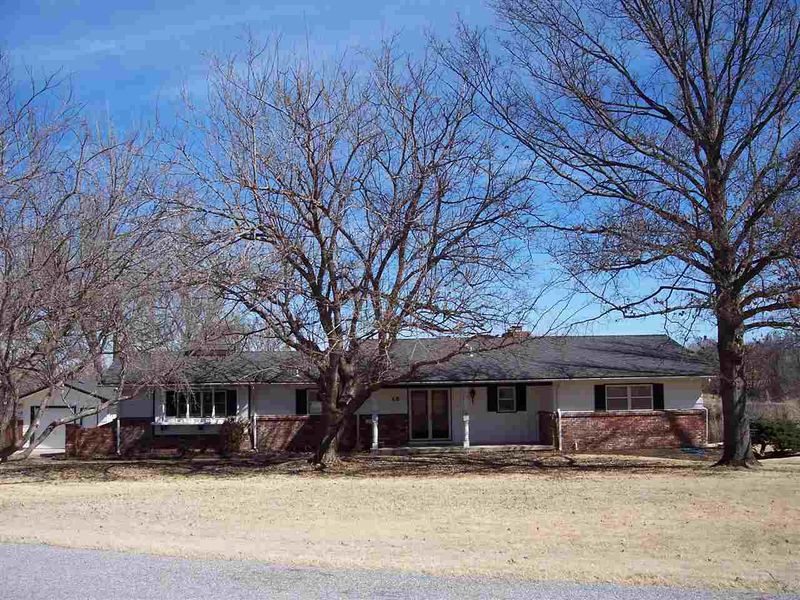 18 S Lakeview Dr, Goddard, KS 67052
