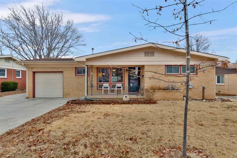 514 Riverdale Dr, Mulvane, KS 67110