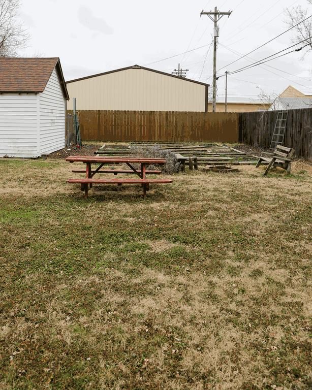 413 N Vine St, Wichita, KS 67203