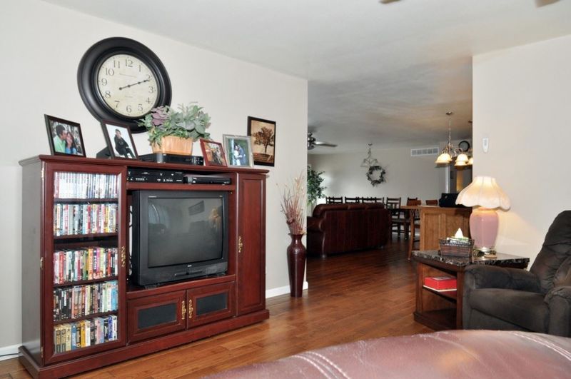 1138 E 40th St S, Wellington, KS 67152