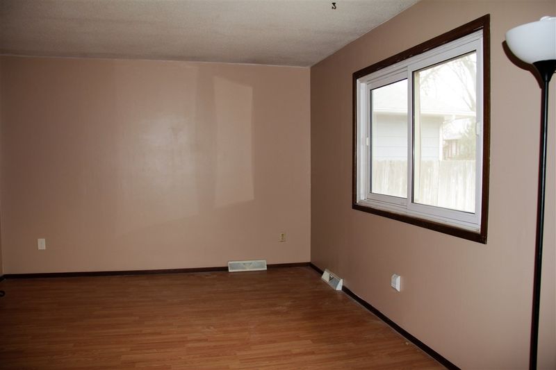 219 S Circle Dr, Derby, KS 67037