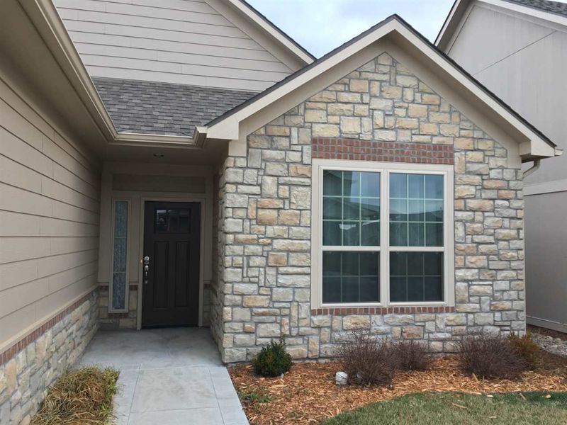 9712 Village Pl, Maize, KS 67101