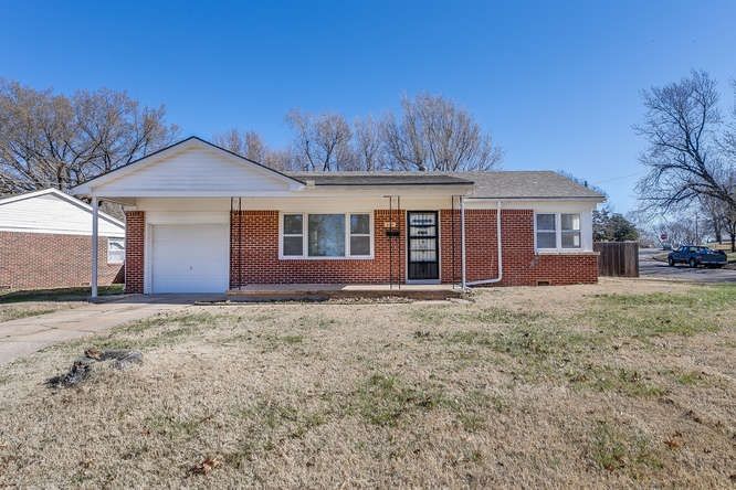 800 N El Paso Dr, Derby, KS 67037