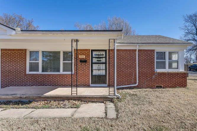 800 N El Paso Dr, Derby, KS 67037