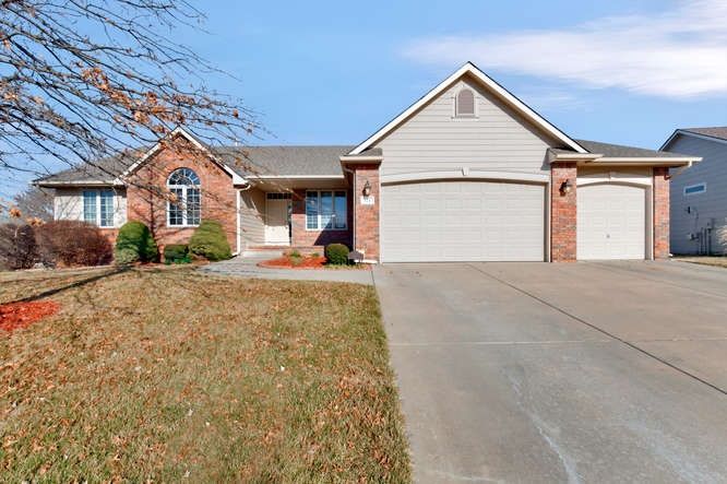 121 S Putter Dr, Andover, KS 67002
