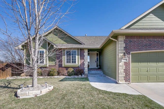 1302 S Summit Cir, Derby, KS 67037